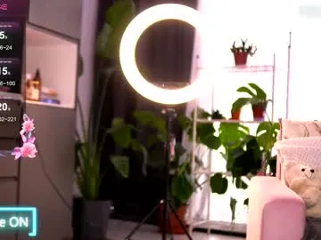 emahallee – webcam model profile photo Image 6