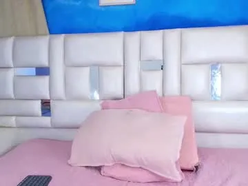 karlenegries – webcam model profile photo Image 19