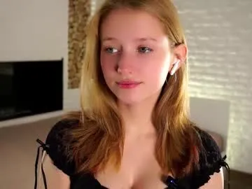 kristigroune – webcam model profile photo Image 13