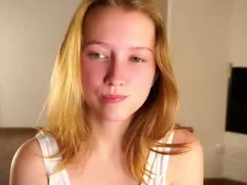 kristigroune – webcam model profile photo Image 14