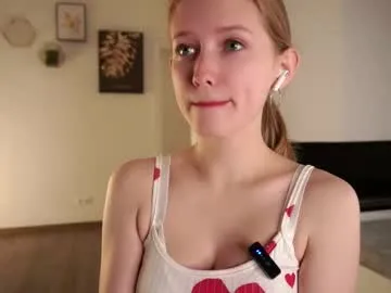 kristigroune – webcam model profile photo Image 7