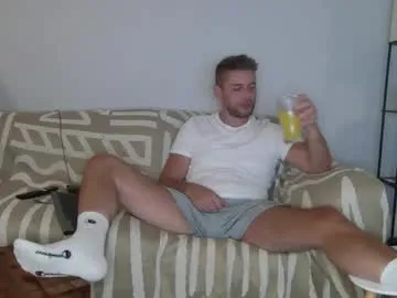 sweetyoops – webcam model profile photo Image 3