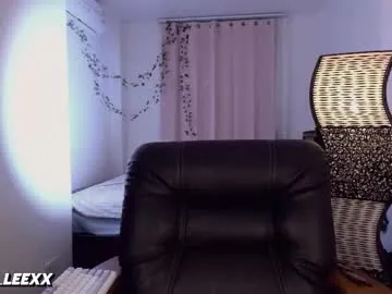 yes_mommy_zlata – webcam model profile photo Image 9