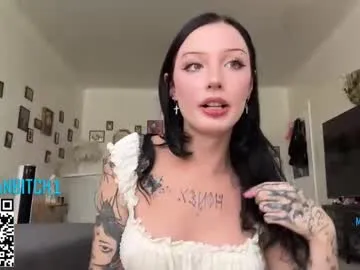 aaronyperla – webcam model profile photo Image 9