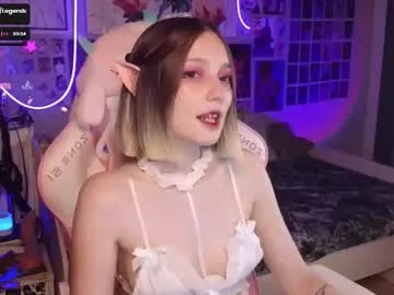 holyhee – webcam model profile photo Image 8