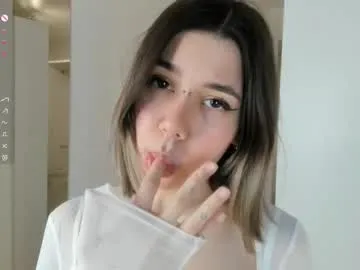 gina_akemi – webcam model profile photo Image 16