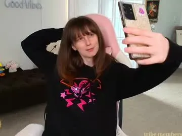 karlenegries – webcam model profile photo Image 2