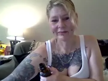 astridwet – webcam model profile photo Image 17