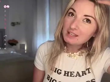 your_dolls – webcam model profile photo Image 6