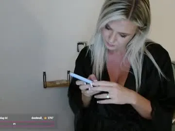 your_dolls – webcam model profile photo Image 3