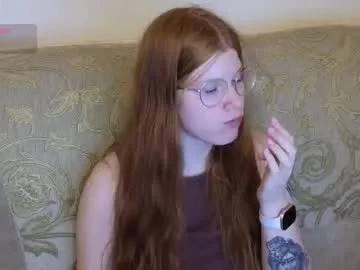 sweetyoops – webcam model profile photo Image 4