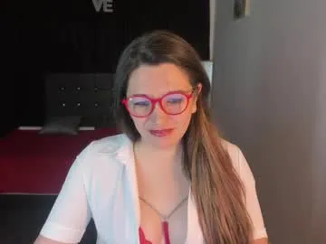 vestaszanto – webcam model profile photo Image 3