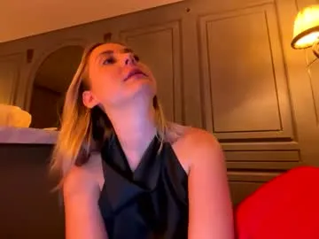 sweetyoops – webcam model profile photo Image 9