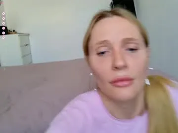 playussoftly – webcam model profile photo Image 11