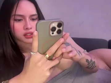 IngridSaint – webcam model profile photo Image 2