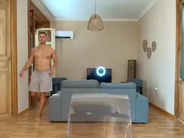 crimson_heart – webcam model profile photo Image 13