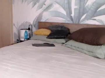 crimson_heart – webcam model profile photo Image 5