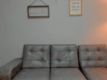 karlenegries – webcam model profile photo Image 3