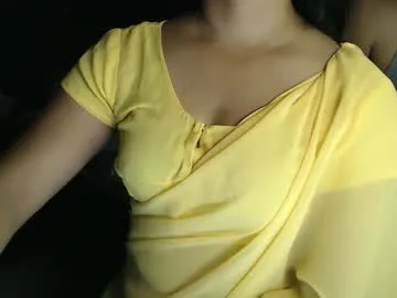 petites_perles – webcam model profile photo Image 13