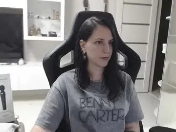 milavalentinax – webcam model profile photo Image 3