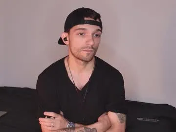 karlenegries – webcam model profile photo Image 4