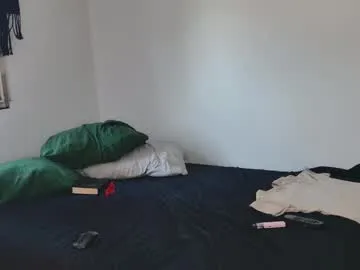 karlenegries – webcam model profile photo Image 6