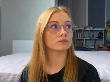 angelsofaurora – webcam model profile photo Image 2