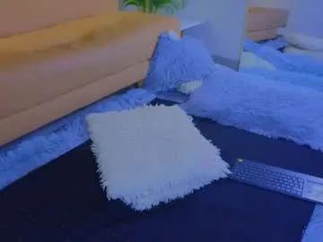 super_peach – webcam model profile photo Image 10