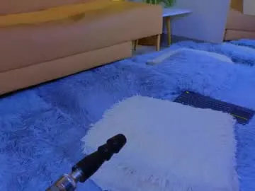 super_peach – webcam model profile photo Image 12