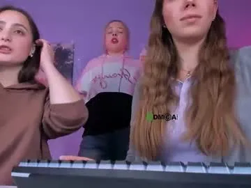 loving_ladies – webcam model profile photo Image 4