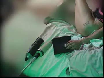 evapilled – webcam model profile photo Image 11