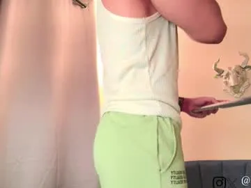 sweetyoops – webcam model profile photo Image 12