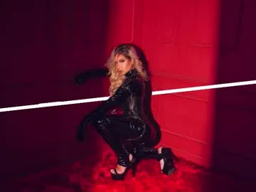 wystaria – webcam model profile photo Image 9