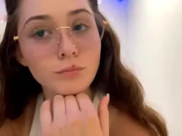 emonyashka – webcam model profile photo Image 5