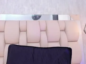 nympho_nathy_sophi – webcam model profile photo Image 14