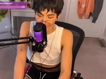 your_dolls – webcam model profile photo Image 4