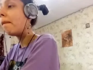 littlee_sophi_ – webcam model profile photo Image 2