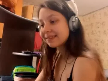 littlee_sophi_ – webcam model profile photo Image 7