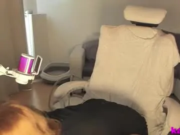 ellamilf – webcam model profile photo Image 15