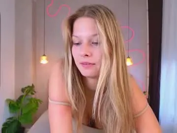 sayluna – webcam model profile photo Image 12