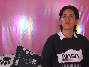 petites_perles – webcam model profile photo Image 3