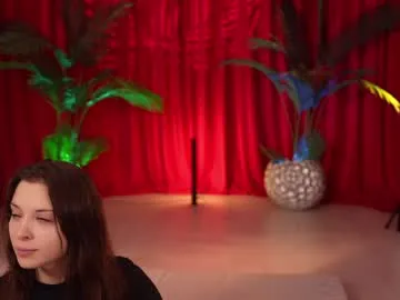 yellow_lily – webcam model profile photo Image 10