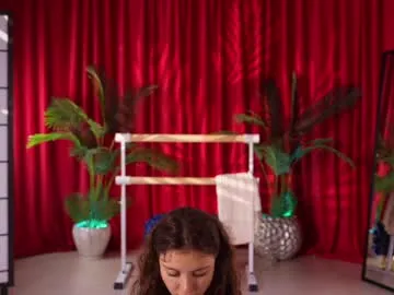 yellow_lily – webcam model profile photo Image 16