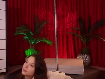 yellow_lily – webcam model profile photo Image 2