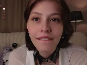 milavalentinax – webcam model profile photo Image 12