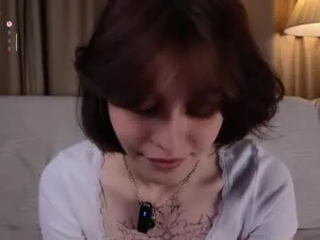 milavalentinax – webcam model profile photo Image 4