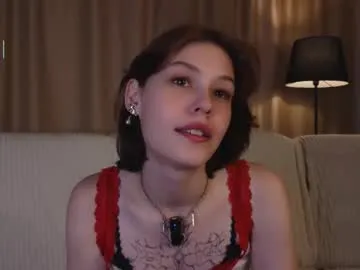 milavalentinax – webcam model profile photo Image 6