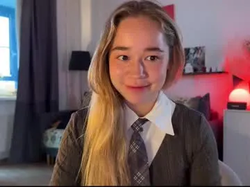 petites_perles – webcam model profile photo Image 7