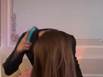 luckaisha – webcam model profile photo Image 16