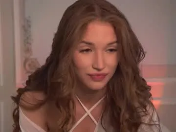 luckaisha – webcam model profile photo Image 5